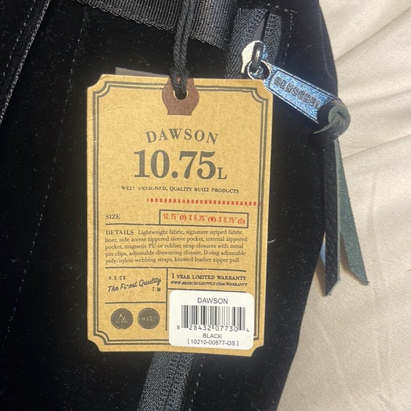 BNWT velvet Herschel backpack - Picture 3 of 3